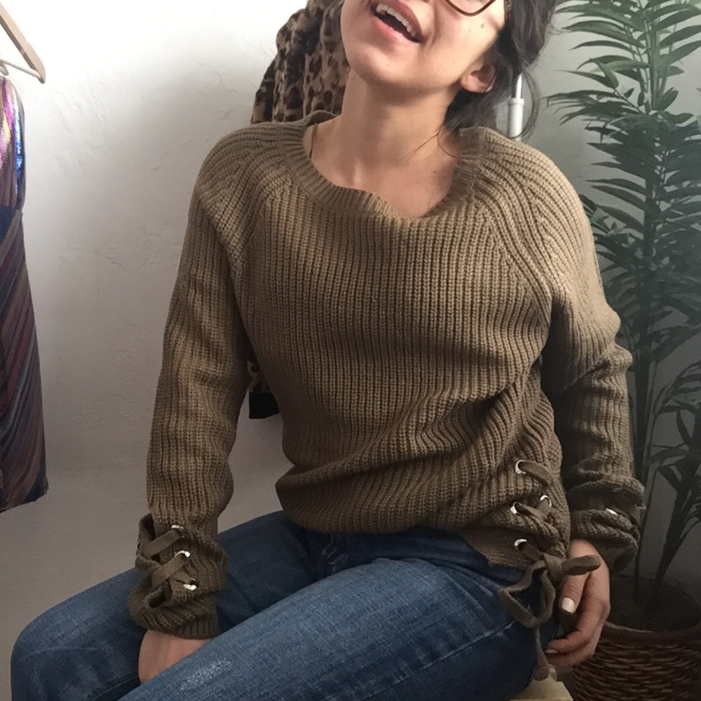 NWT✨HP✨ ❗️Last one S❗️LACE SWEATER LONG SLEEVE - Picture 2 of 8